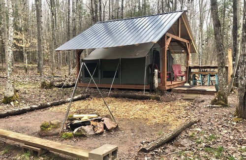 Bayfield Wohnmobilvermietung | Hike-In Glamping in Bayfield Wisconsin - Sailor Springs Glamping