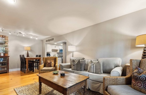 Big Canoe Eigentumswohnung | Buckanoe Condo -Hiking Trails, Wood-Burning Fireplace & Community Pools