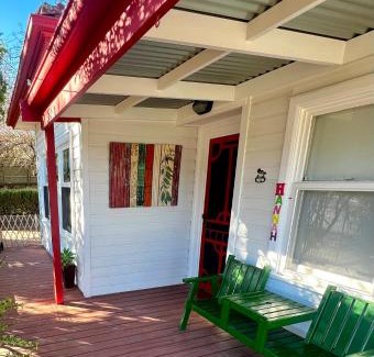 Clare Haus | Hill Cottage