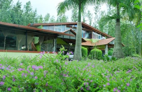 Chikkamagaluru Haus | Hill Shadow - With mountain view and pool