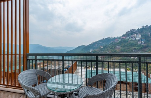 Shimla Wohnung | HILL VIEW FACING FLAT AT CLIFFTON VALLY SOCITY