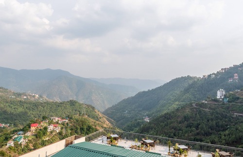 Shimla Wohnung | HILL VIEW FACING FLAT AT CLIFFTON VALLY SOCITY