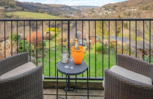 Inchbrook Haus | Hillcrest Cottage