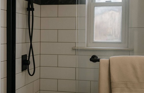 Southeast Bed & Breakfast | Artsy 2 bedroom with free parking