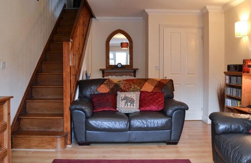 Sutton Haus | Hillsbrook House