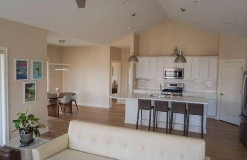 Hillsdale Eigentumswohnung | Hillsdale’s Hidden Condo Hideaway