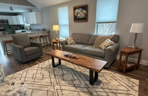 Cody Haus | Hillside Cottage, located within walking distance to downtown Cody!