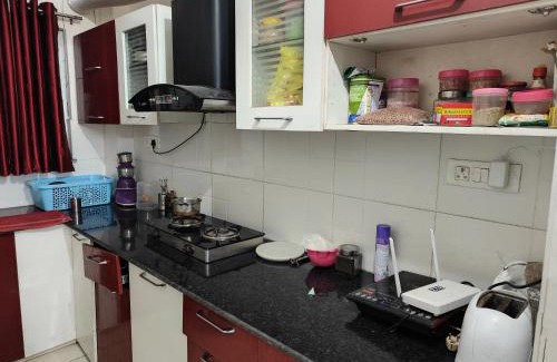Sukha Wohnung | Hillside Haven near Kainchi Dham
