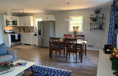 Covington Haus | Hillside Hideaway -Private- .8 to Covington square