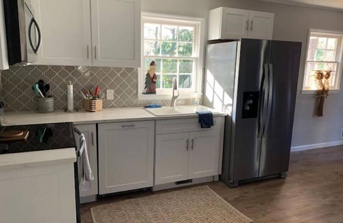 Covington Haus | Hillside Hideaway -Private- .8 to Covington square