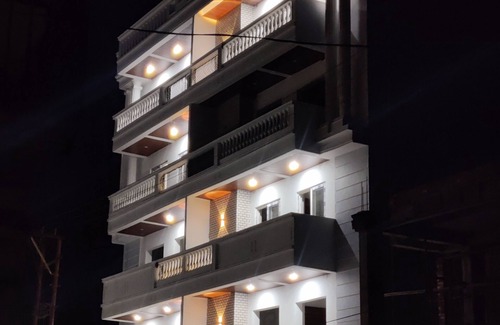 Bullawala Wohnung | Hillside nest 2 BHK apartment with a hill and mussoorie view.