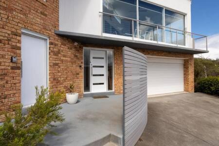 Howrah Haus | Hillside Retreat -Studio with Views