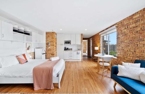 Howrah Haus | Hillside Retreat -Studio with Views