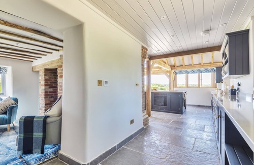 Wimborne Hütte | Hilltop Cottage - a thatched cottage that sleeps up to 4 guests in 2 bedrooms