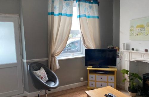 Chesterfield Haus | Hilltop Cottage