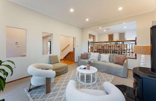 Shell Cove Haus | Hilltop Haven - Shell Cove