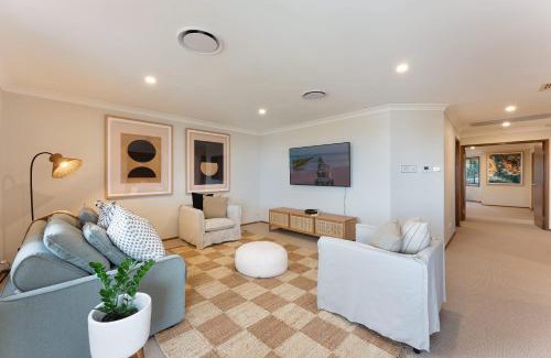 Shell Cove Haus | Hilltop Haven - Shell Cove
