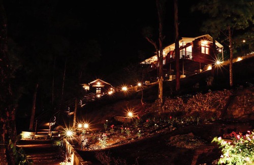 Nullatanni Hütte | Hilltop Munnar by Fracspace
