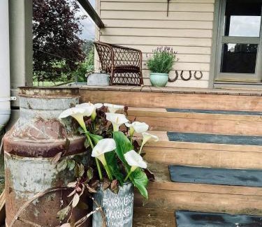 Bridge Creek Haus | Hillview Cottage