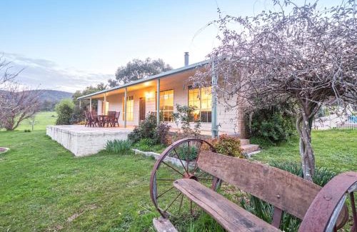 Strath Creek Haus | Hillview & Stringybark, Halls on Falls Homestead