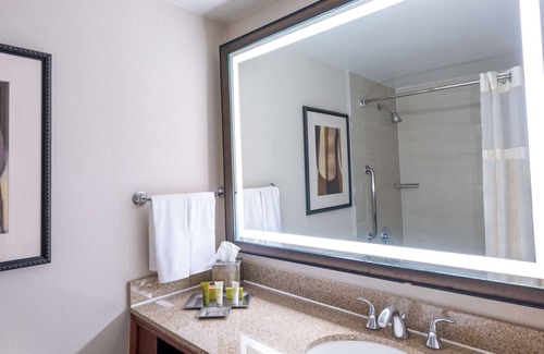 Alexandria West Hotel | Hilton Alexandria Mark Center