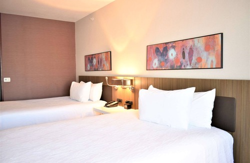 Summit Corners Hotel | Hilton Garden Inn Oconomowoc