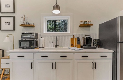 Logan Kabine | Hiltop Haven: The Nook