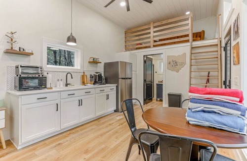 Logan Kabine | Hiltop Haven: The Nook