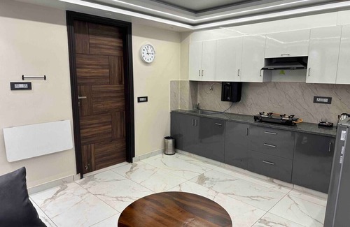 Tapovan Wohnung | Himalayan Hideaway: 1 BHK Luxury Apartment