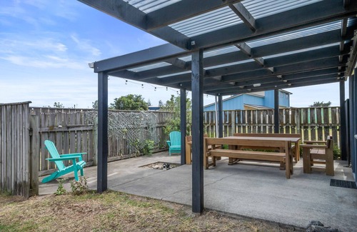 Himatangi Beach Haus | Himatangi Kiwi Bach - Himatangi Beach Holiday Home