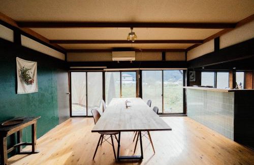 Tatsuno Haus | hinatabocco guesthouse kominka Twin room bed