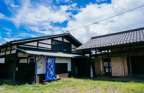 Tatsuno Haus | hinatabocco guesthouse kominka Twin room bed