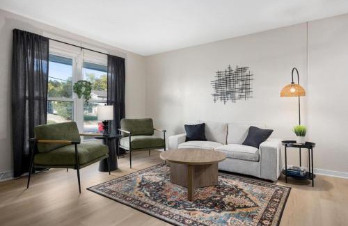 Peoria Heights Haus | Hines Haven - Unit 2 - Perfect BNB for YOU