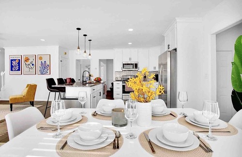 Lawrenceville Haus | Hip & Cozy Getaway - 5 mins to DT Lawrenceville!