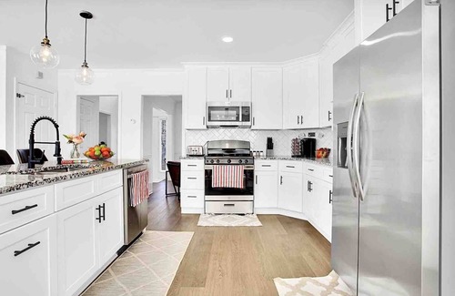 Lawrenceville Haus | Hip & Cozy Getaway - 5 mins to DT Lawrenceville!