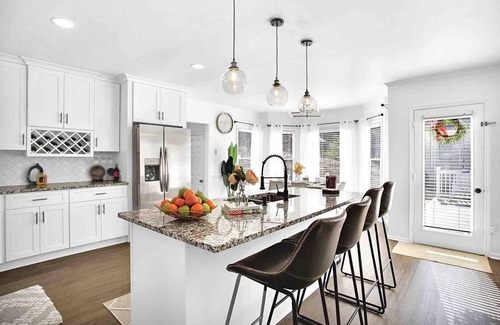 Lawrenceville Haus | Hip & Cozy Getaway - 5 mins to DT Lawrenceville!