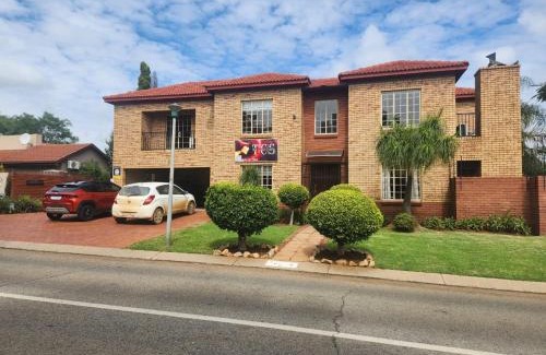 Zwartkop Haus | Hippo Zwartkop Suites