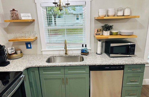 Winchester Hütte | Historic 1940's Cottage Near Tim's Ford Lake & Town Square Fully Remodeled