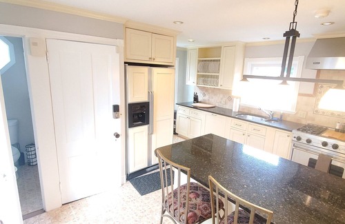 Top of the Hill Wohnung | Historic 3 bed with roof deck