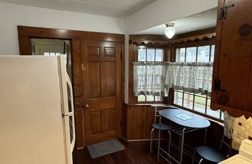 Cuyahoga Falls Haus | Historic 3 Bedroom House Close to Downtown Cuyahoga Falls