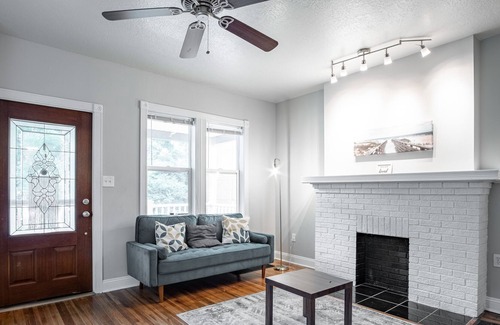 Old North Columbus Wohnung | Historic Central OSU 3 BR 2 Bath King Bed Free parking