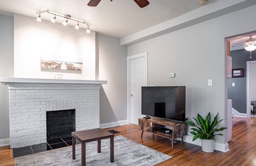 Old North Columbus Wohnung | Historic Central OSU 3 BR 2 Bath King Bed Free parking