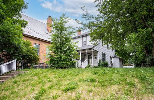 Old North Columbus Wohnung | Historic Central OSU 3 BR 2 Bath King Bed Free parking