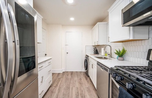 Downtown Atlanta Wohnung | 2B/1B Modern Downtown ATL Condo w 1 Free Parking!