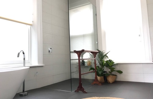 Gawler Bed & Breakfast | Historic Courthouse with stunning bathroom- doorstep to Barossa