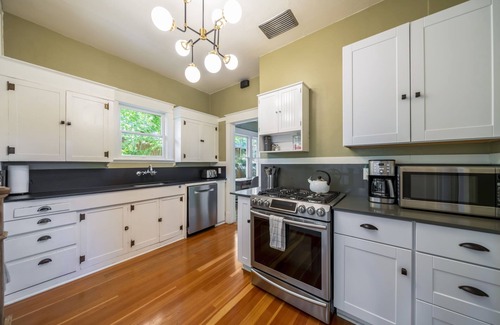 Old Bend Haus | Historischer Westside Craftsman Bungalow, zu Fuß in die Innenstadt