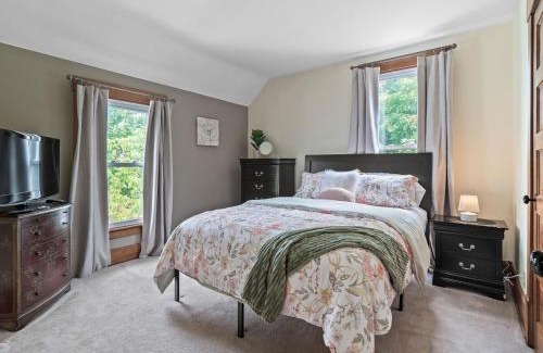 Bedford Haus | Historic District w Fully Stocked Kitchen and Sleeps 6