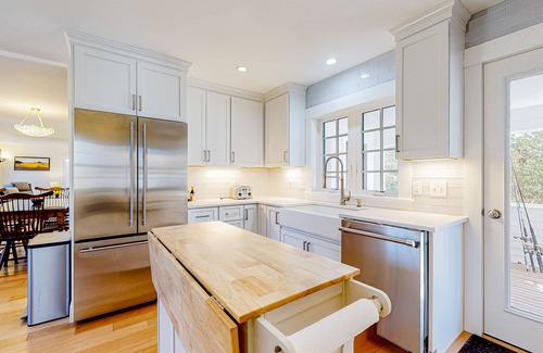 East Chop Haus | Historic, dog-friendly beach view house with fast WiFi, ocean view, & grill