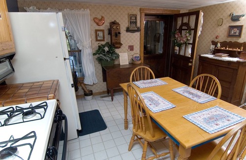 Clendenin Haus | Historic Farm Retreat, perfekt für einen Kurzurlaub