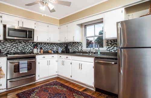 New Bern Haus | Historic Heath House steps from the Neuse River